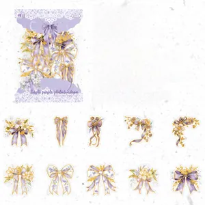 Vue macro de 20 stickers PET nœuds papillon avec finition laser or et effet nacré
