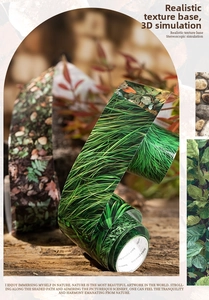 Dettaglio di nastri washi con texture di paesaggi naturali e motivi di ciottoli ed erba