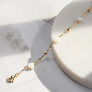 Pulsera S925 plata dorada con cuentas y tréboles de nácar blanco con cierre langosta