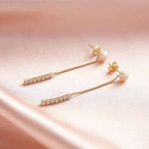 Elegant S925 silver gold-plated long drop earrings with white pearl and zircon bar