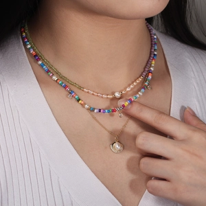 Ensemble de colliers bohème à 3 rangs avec perles, billes colorées et pendentif coquillage