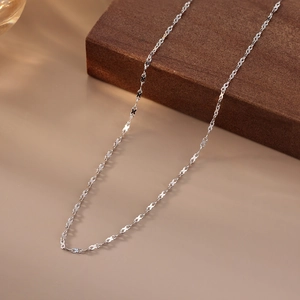 Detailed view of S925 sterling silver figure-8 link chain with shimmering metallic texture