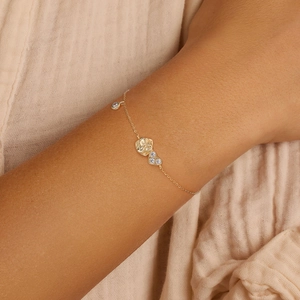 Elegantes vergoldetes 925 Silberarmband mit Herz-Diamant- und Blumenanhängern
