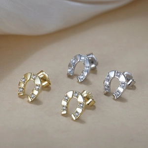 Élégantes boucles d'oreilles fer à cheval en argent S925 et zircons brillants