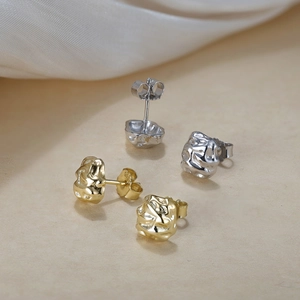Boucles d'oreilles géométriques irrégulières dorées et argentées avec poinçon S925