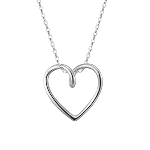 Collier minimaliste en argent sterling S925 avec pendentif cœur et chaîne fine sur fond blanc
