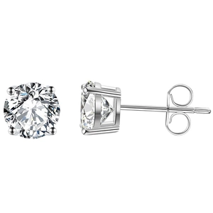 Boucles d'oreilles classiques en argent à quatre griffes avec zircons ronds brillants