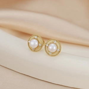 Élégantes boucles d'oreilles en argent S925 doré avec perles et zircons sur soie dorée