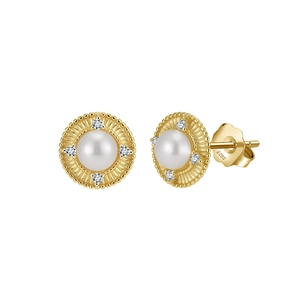 Détail du poinçon S925 sur boucles d'oreilles en argent doré avec perle et diamants éclatants