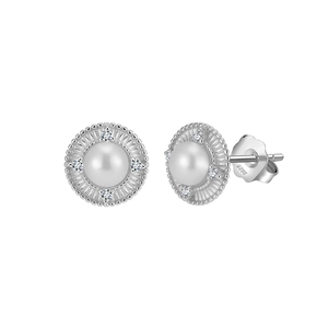 Vue détaillée des boucles d'oreilles perles en argent S925 et pierres de zircone 5A