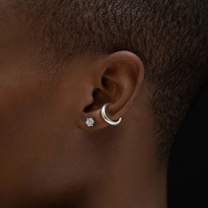 Detailed view of silver S925 sterling silver ear cuff and 6-prong zircon stud earring