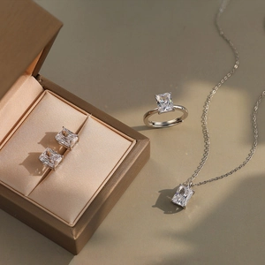 Detailed close-up of 925 silver jewelry set with radiant cut zircon in a luxury gift box
