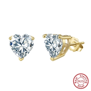 Boucles d'oreilles clous en argent S925 avec moissanite scintillante en taille coeur