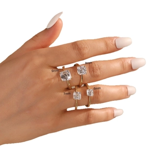 Set di quattro anelli in argento S925 con zirconi quadrati da 6mm a 9mm di misura