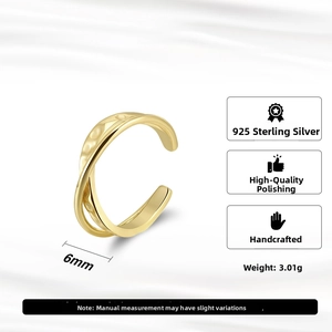 Details des geometrischen 14k Gold Rings aus 925er Silber mit 3,01g Gewicht
