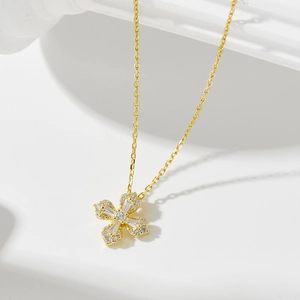 Élégant Collier Pendentif Fleur de Trèfle à Quatre Feuilles en Argent Sterling 925 Luxe Chaîne de Clavicule Incrustée de Zirconia Bijoux pour Femmes