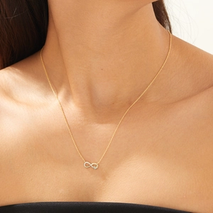 Goldene S925 Silber Unendlichkeit Herz Kette mit funkelnden Zirkonia Steinen besetzt