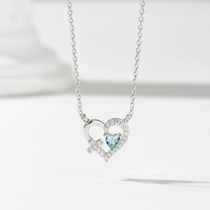 Collier en argent sterling S925 avec cœur, croix et pierre précieuse bleue en cœur