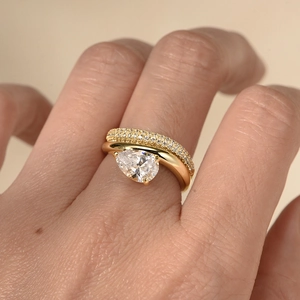 Elegant S925 sterling silver pear cut zircon ring set with gold plating on model hand
