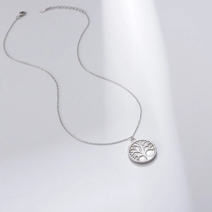 S925 Sterling Silber Lebensbaum Halskette mit Muschelanhänger an einer feinen Gliederkette