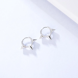 Orecchini a cerchio in argento 925 con tre punte coniche in stile punk rock
