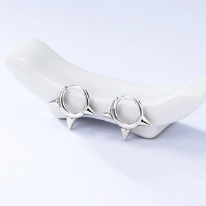 Orecchini a cerchio in argento sterling S925 con punte in stile punk chic