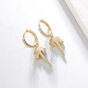 Boucles d'oreilles pendantes cocotier plaquées or avec pavé de zircons brillants