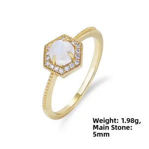 Detail view of 925 silver vintage ring with 5mm moonstone and 1.98g weight specs