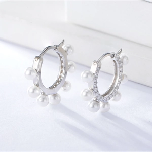 Créoles élégantes en argent S925 avec perles radiales et pavé de zircons étincelants