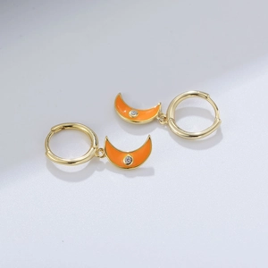 S925 Silber Gold Creolen mit orangefarbenem Emaille-Mondanhänger und kleinen Zirkonia