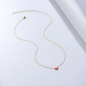 Collier en argent S925 avec pendentif cœur rouge et petit cristal central brillant