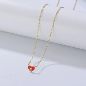 Élégant collier en argent S925 doré avec pendentif cœur en émail rouge et pierre zircon