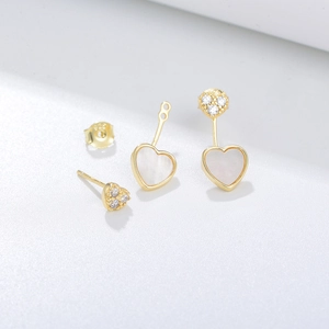 Boucles d'oreilles cœur en argent S925 doré avec nacre blanche et détails en zircon