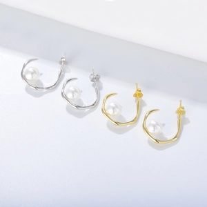 Minimalist S925 sterling silver C-shaped pearl hoop earrings in gold and silver finishes