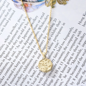 Collier en argent sterling 925 doré avec pendentif octogonal et portrait en relief