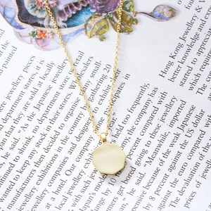 Collier pendentif octogonal doré sur magazine, bijoux minimalistes en argent 925