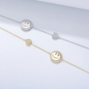 Détails des bracelets smiley argent et or avec breloques cœur en zircon brillant