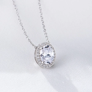 Elegant s925 silver necklace featuring an oval halo pendant set with sparkling zircon