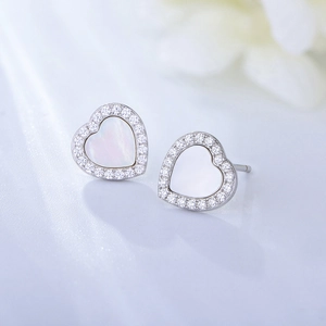S925 Sterling Silber Herzohrringe mit Perlmutt und Zirkonia-Halo für Damen