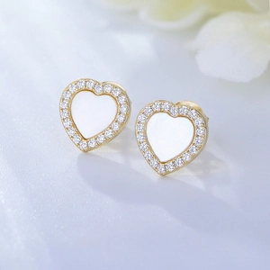 Herzförmige Perlmutt Ohrstecker Mit 925 Sterling Silber Ohrstecker Zirkonia Inlay Elegantes Schmuckstück Damen
