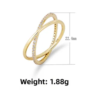 Détail de la bague croisée en argent S925 avec zircone et diamètre de 22,4 mm