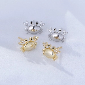 Orecchini a perno a forma di granchio in argento 925 con zirconi in oro e argento