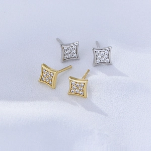 Orecchini a perno quadrati in argento S925 con pavé di zirconi in finitura oro e argento