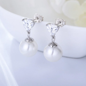 Minimalistische S925 Sterlingsilber Dreieck-Zirkon und runde Perlen-Ohrhänger für Damen