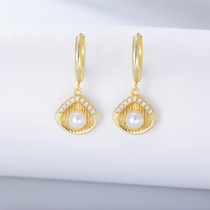 Macro shot of s925 silver shell earrings with pearls and pavé cubic zirconia details