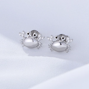 Orecchini a perno a forma di granchio in argento sterling S925 con zirconi cubici