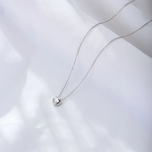 Elegant 925 sterling silver necklace with sparkling round zircon pendant on white mesh