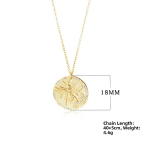 Vue détaillée d'un pendentif abeille S925 de 18mm avec diamants et chaîne de 45cm