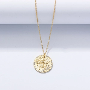 Collana in argento S925 dorato con ciondolo a ape rotondo e dettagli in cristallo