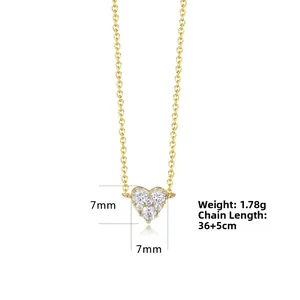 Détail du pendentif cœur en argent s925 dimensions 7x7mm avec zirconiums brillants